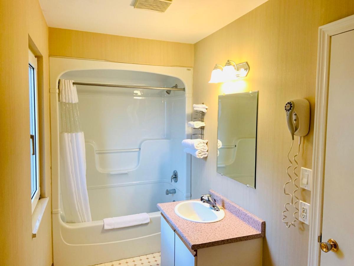Green Acres Motel Мисисага Екстериор снимка